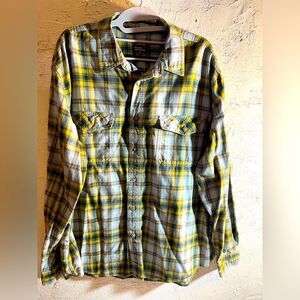 Men’s Royal Robbin’s Plaid Flannel Shirt, super warm, chest pockets, excellent